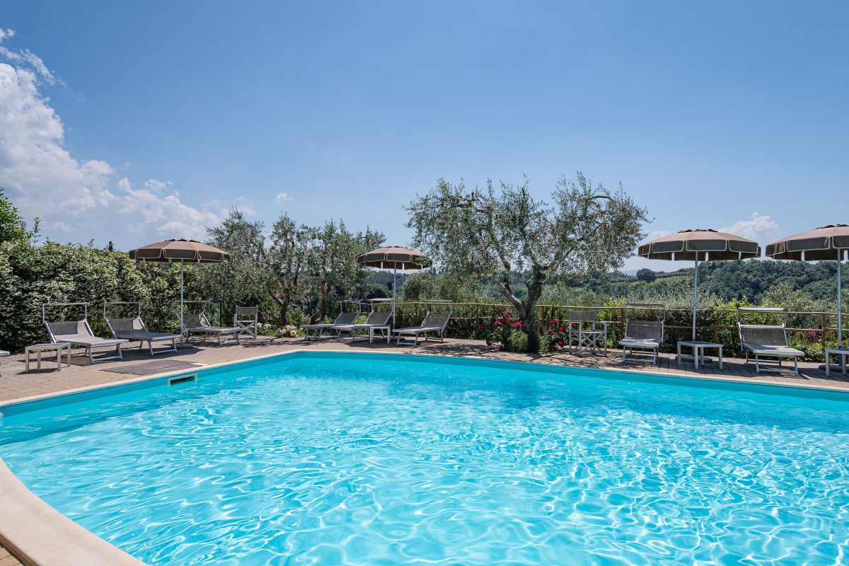 Robin Apartment - Farmhouse with pool in San Gimignano 12